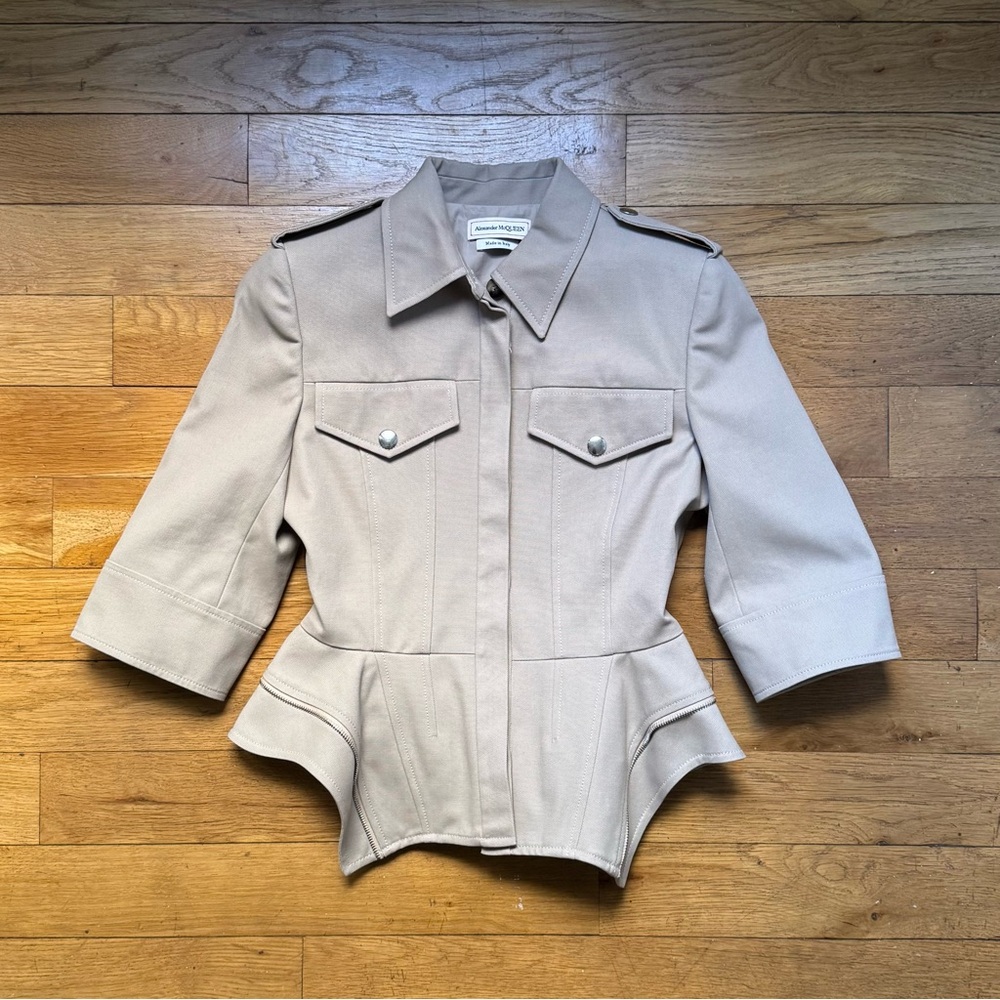 NWT Alexander McQueen beige jacket (size: 40)